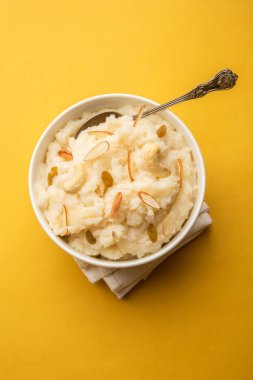 Suji ka halwa ya da rava sheera ya da ravyacha shira tatlı olarak sunulan bir Hint yemeğidir..