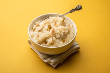 Suji ka halwa ya da rava sheera ya da ravyacha shira tatlı olarak sunulan bir Hint yemeğidir..