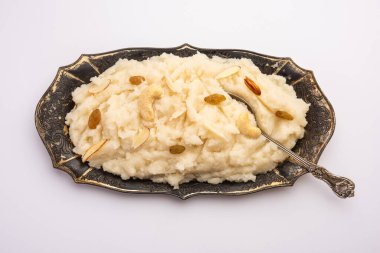 Suji ka halwa ya da rava sheera ya da ravyacha shira tatlı olarak sunulan bir Hint yemeğidir..
