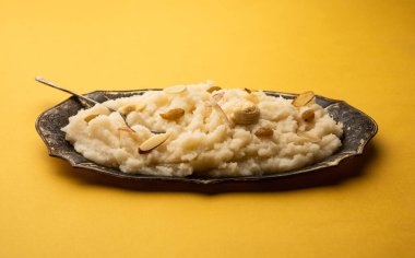 Suji ka halwa ya da rava sheera ya da ravyacha shira tatlı olarak sunulan bir Hint yemeğidir..