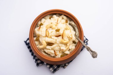 Suji ka halwa ya da rava sheera ya da ravyacha shira tatlı olarak sunulan bir Hint yemeğidir..