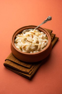 Suji ka halwa ya da rava sheera ya da ravyacha shira tatlı olarak sunulan bir Hint yemeğidir..
