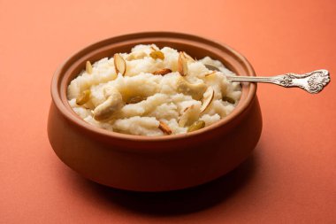 Suji ka halwa ya da rava sheera ya da ravyacha shira tatlı olarak sunulan bir Hint yemeğidir..