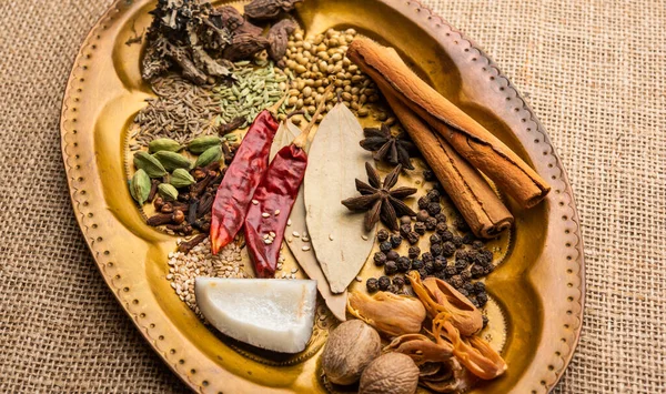 Indisches Garam Masala Pulver Und Bunte Gewürze Selektiver Fokus — Stockfoto