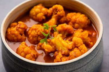 Chapati ya da Paratha ile Aloo Gobi Masala körisi