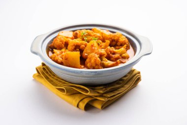 Chapati ya da Paratha ile Aloo Gobi Masala körisi
