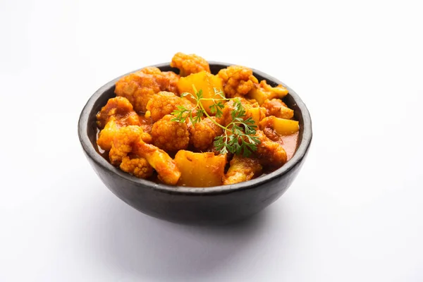 Aloo Gobi Masala Curry Mit Chapati Oder Paratha — Stockfoto
