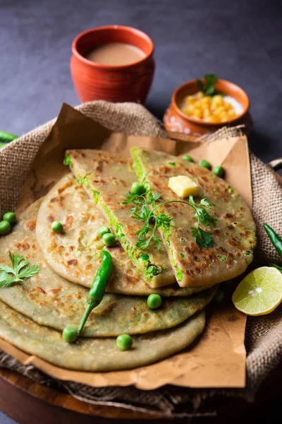 Guisantes Verdes Paratha Flatbread Maternos Parathas Con Cuajada Caliente —  Fotos de Stock