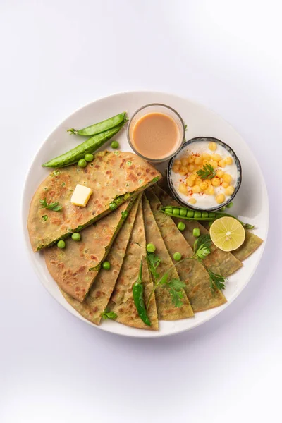 Green Peas Paratha Flatbread Matar Parathas Τυρόπηγμα Και Ζεστό Τσάι — Φωτογραφία Αρχείου