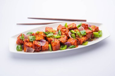 Chili paneer kurutma süzme peynir, Hint Çin yemeği kullanılarak yapılır.