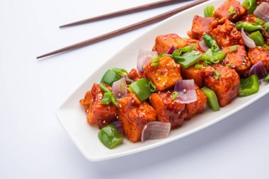 Chili paneer kurutma süzme peynir, Hint Çin yemeği kullanılarak yapılır.