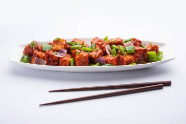 Chili paneer kurutma süzme peynir, Hint Çin yemeği kullanılarak yapılır.