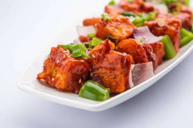 Chili paneer kurutma süzme peynir, Hint Çin yemeği kullanılarak yapılır.