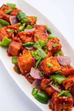 Chili paneer kurutma süzme peynir, Hint Çin yemeği kullanılarak yapılır.