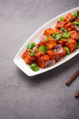 Chili paneer kurutma süzme peynir, Hint Çin yemeği kullanılarak yapılır.
