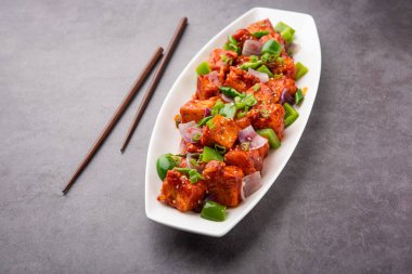 Chili paneer kurutma süzme peynir, Hint Çin yemeği kullanılarak yapılır.