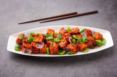 Chili paneer kurutma süzme peynir, Hint Çin yemeği kullanılarak yapılır.