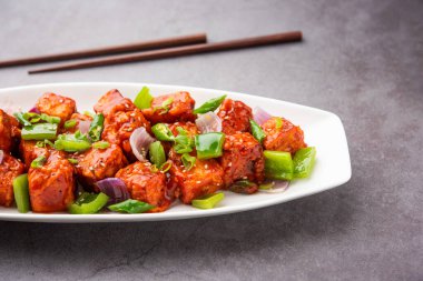 Chili paneer kurutma süzme peynir, Hint Çin yemeği kullanılarak yapılır.