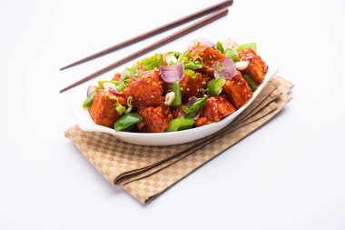 Chili paneer kurutma süzme peynir, Hint Çin yemeği kullanılarak yapılır.