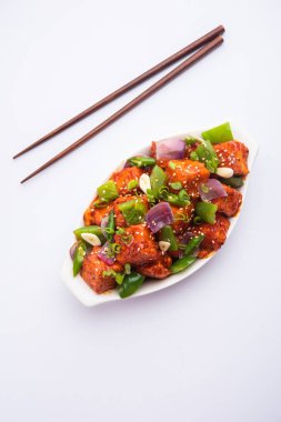 Chili paneer kurutma süzme peynir, Hint Çin yemeği kullanılarak yapılır.