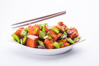 Chili paneer kurutma süzme peynir, Hint Çin yemeği kullanılarak yapılır.
