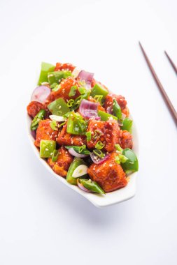 Chili paneer kurutma süzme peynir, Hint Çin yemeği kullanılarak yapılır.