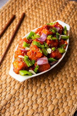 Chili paneer kurutma süzme peynir, Hint Çin yemeği kullanılarak yapılır.