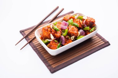 Chili paneer kurutma süzme peynir, Hint Çin yemeği kullanılarak yapılır.