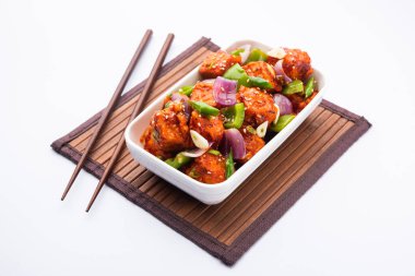 Chili paneer kurutma süzme peynir, Hint Çin yemeği kullanılarak yapılır.