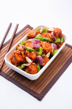 Chili paneer kurutma süzme peynir, Hint Çin yemeği kullanılarak yapılır.