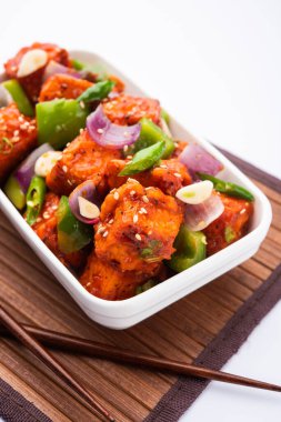 Chili paneer kurutma süzme peynir, Hint Çin yemeği kullanılarak yapılır.