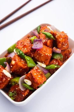 Chili paneer kurutma süzme peynir, Hint Çin yemeği kullanılarak yapılır.
