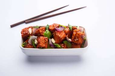 Chili paneer kurutma süzme peynir, Hint Çin yemeği kullanılarak yapılır.