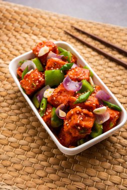 Chili paneer kurutma süzme peynir, Hint Çin yemeği kullanılarak yapılır.