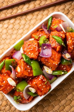 Chili paneer kurutma süzme peynir, Hint Çin yemeği kullanılarak yapılır.