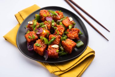 Chili paneer kurutma süzme peynir, Hint Çin yemeği kullanılarak yapılır.