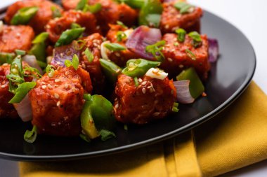 Chili paneer kurutma süzme peynir, Hint Çin yemeği kullanılarak yapılır.