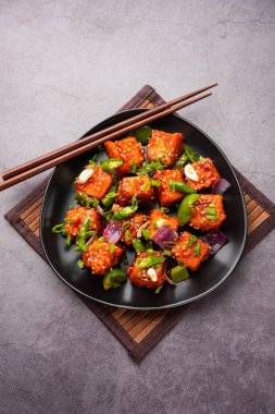 Chili paneer kurutma süzme peynir, Hint Çin yemeği kullanılarak yapılır.