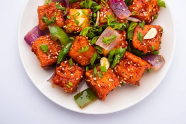 Chili paneer kurutma süzme peynir, Hint Çin yemeği kullanılarak yapılır.