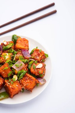 Chili paneer kurutma süzme peynir, Hint Çin yemeği kullanılarak yapılır.