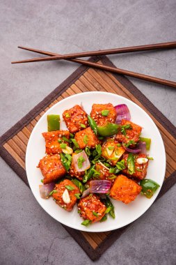 Chili paneer kurutma süzme peynir, Hint Çin yemeği kullanılarak yapılır.