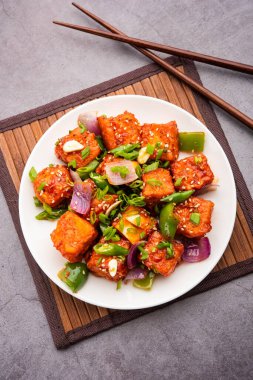 Chili paneer kurutma süzme peynir, Hint Çin yemeği kullanılarak yapılır.