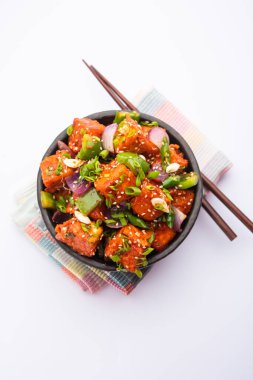 Chili paneer kurutma süzme peynir, Hint Çin yemeği kullanılarak yapılır.