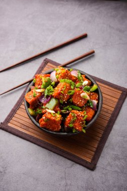 Chili paneer kurutma süzme peynir, Hint Çin yemeği kullanılarak yapılır.