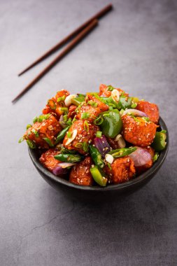 Chili paneer kurutma süzme peynir, Hint Çin yemeği kullanılarak yapılır.