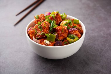 Chili paneer kurutma süzme peynir, Hint Çin yemeği kullanılarak yapılır.