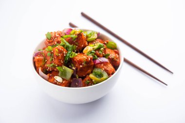 Chili paneer kurutma süzme peynir, Hint Çin yemeği kullanılarak yapılır.
