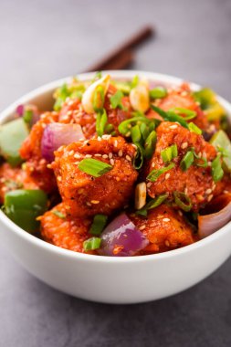 Chili paneer kurutma süzme peynir, Hint Çin yemeği kullanılarak yapılır.