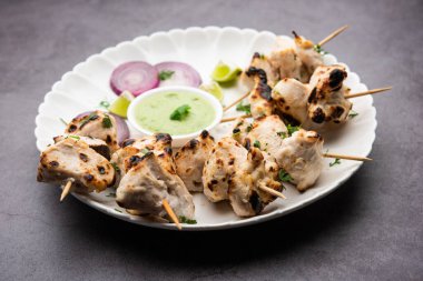 Malai tavuğu ya da murgh malai ağız sulandıran sulu ızgara tavuk tarifidir.