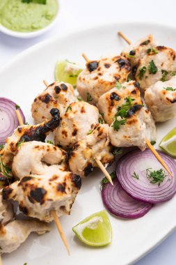 Malai tavuğu ya da murgh malai ağız sulandıran sulu ızgara tavuk tarifidir.